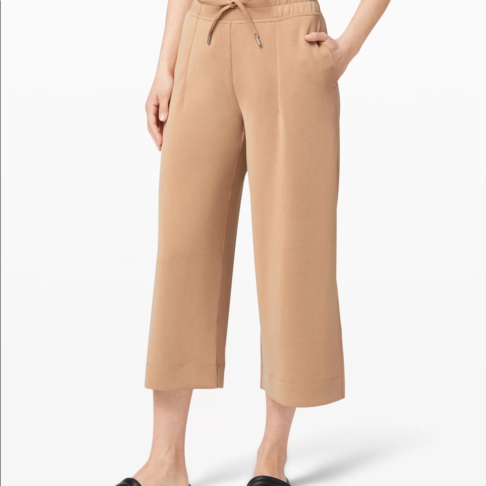 Lululemon NWT Soft Ambitions High Rise Crop Beech Wood Sz 6